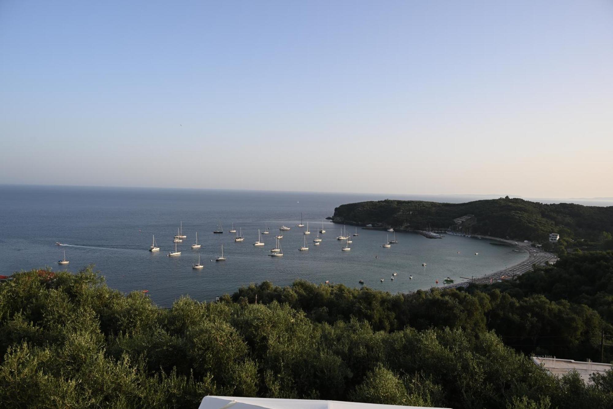 Livinghome Suites Parga Exterior foto