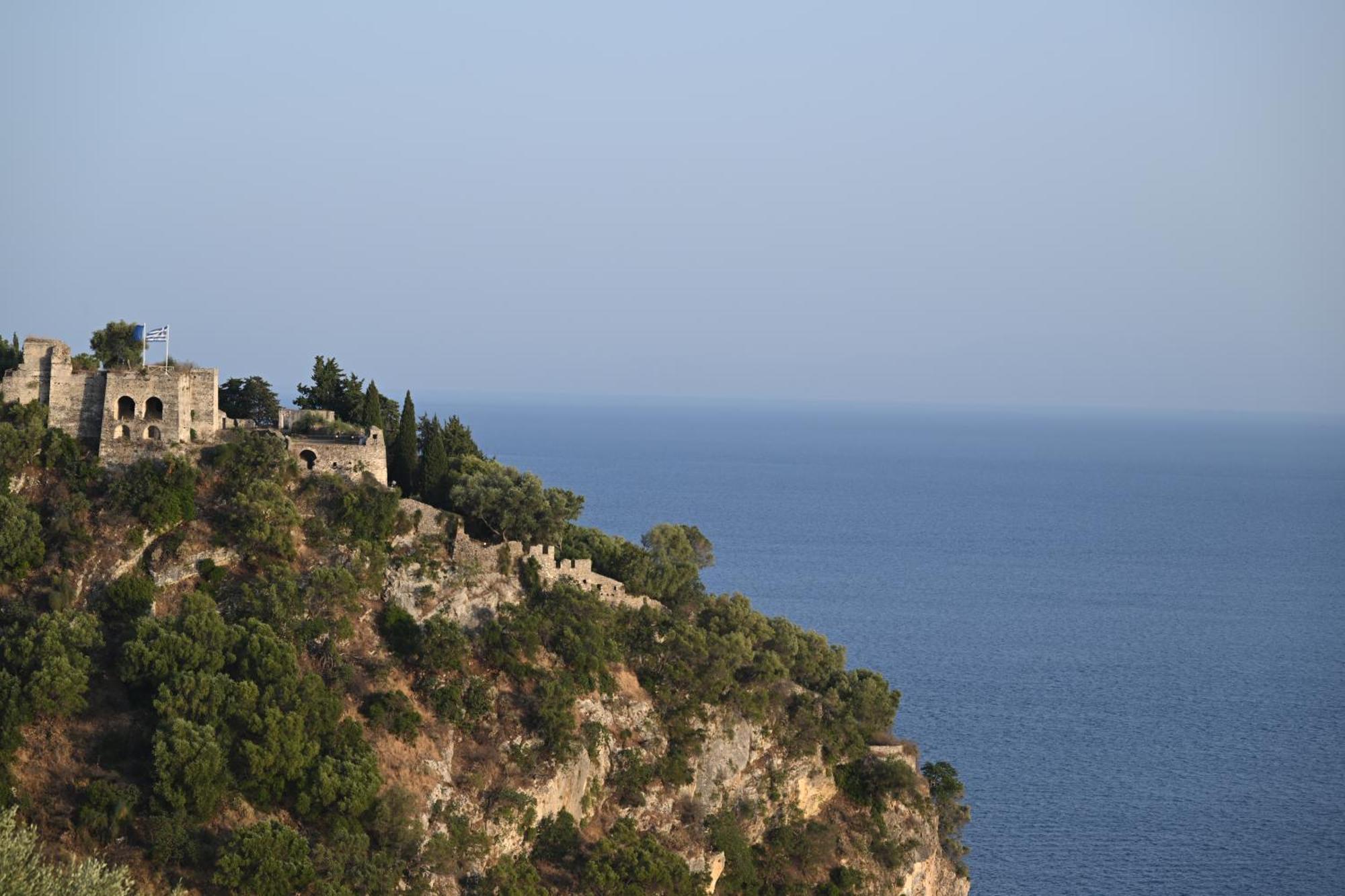 Livinghome Suites Parga Exterior foto